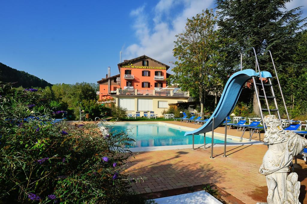 Hotel Benessere Villa Fiorita Colfiorito Exterior photo