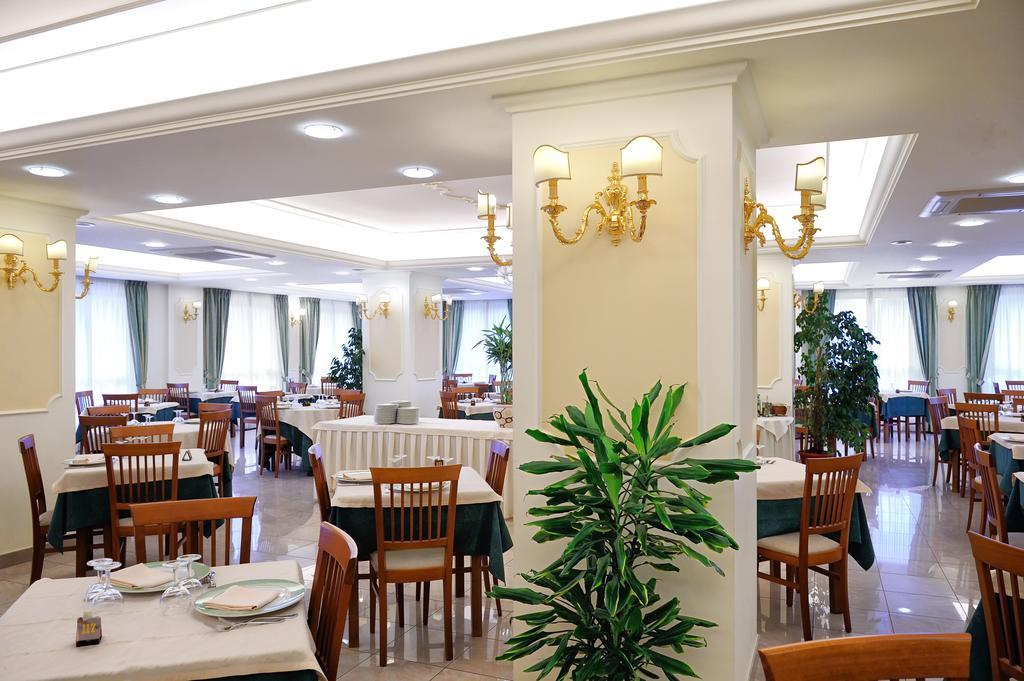 Hotel Benessere Villa Fiorita Colfiorito Exterior photo